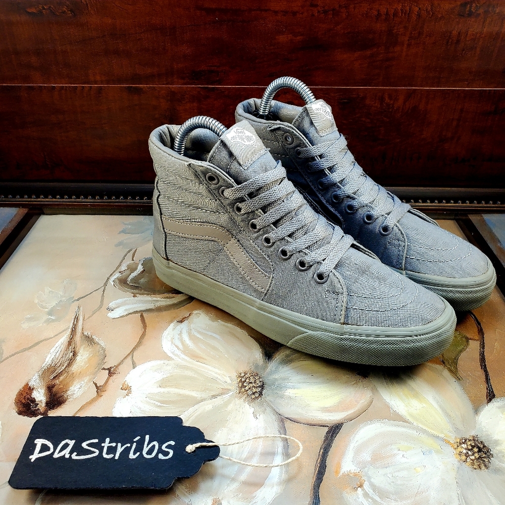 Van's Women's SK8-HI Sneaker Size 7.5